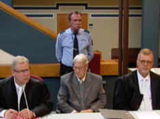 Nach dem Urteil auf der Pressekonferenz: Reinhold Hanning und seine Anwälte Nach dem Urteil auf der Pressekonferenz: Reinhold Hanning und seine Anwälte