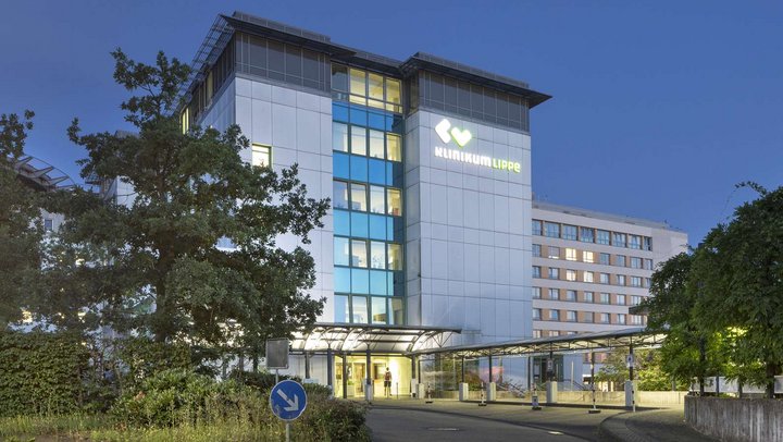 Haupteingang des Klinikums Lippe in Detmold. Bildrechte Kreis Lippe.