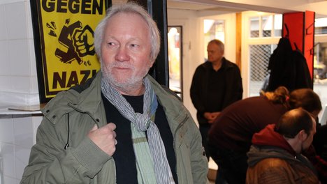 Lothar Kowelek, hier bei der Eröffnung des Lemgoer Parteibüros, steht seit Jahren für persönliches Engagement, nicht nur in der Politik. Lothar Kowelek, hier bei der Eröffnung des Lemgoer Parteibüros, steht seit Jahren für persönliches Engagement, nicht nur in der Politik.