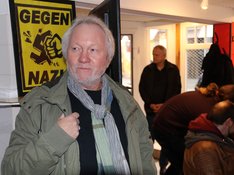 Lothar Kowelek, hier bei der Eröffnung des Lemgoer Parteibüros, steht seit Jahren für persönliches Engagement, nicht nur in der Politik. Lothar Kowelek, hier bei der Eröffnung des Lemgoer Parteibüros, steht seit Jahren für persönliches Engagement, nicht nur in der Politik.